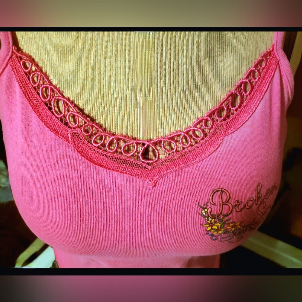 Vtg Y2K pink Broken Spoke saloon embroidered graphic cut out handkerchief tank M - Picture 10 of 17